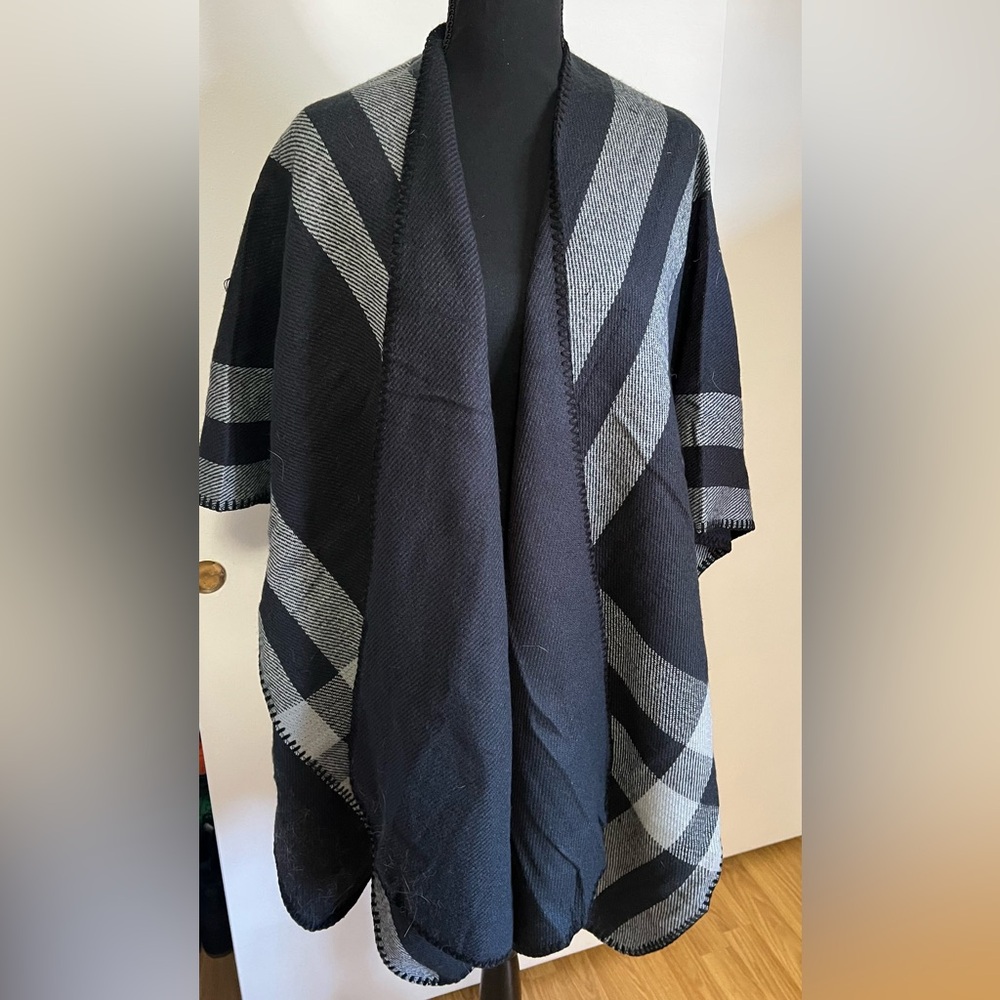 Women’s Woolrich Wool shawl never worn